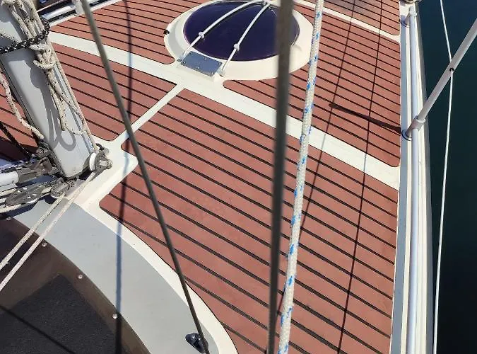 船上ホテル Bateau A Quai St Raphael, 4 Couchages , Voilier Etap 28i